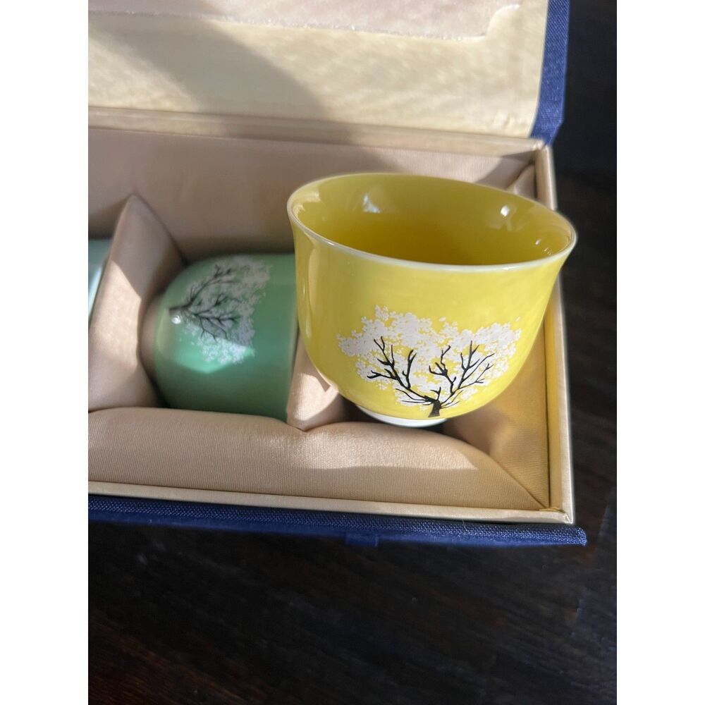 Japanese Porcelain Tea Cup Set - Picture 3 of 7